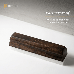 Wooden Baardbar with 'Rithim' branding on a gray background